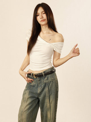 One-shoulder short-sleeved crop top