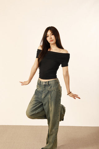 Slim-fitting off-shoulder top