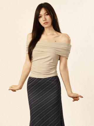 Slim-fitting off-shoulder top