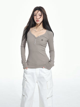 V-neck slim knitted sweater