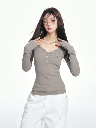 V-neck slim knitted sweater