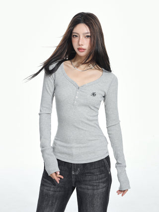 V-neck slim knitted sweater