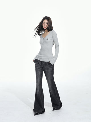 V-neck slim knitted sweater
