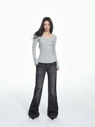 V-neck slim knitted sweater