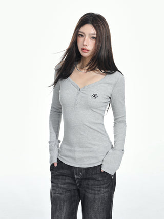 V-neck slim knitted sweater