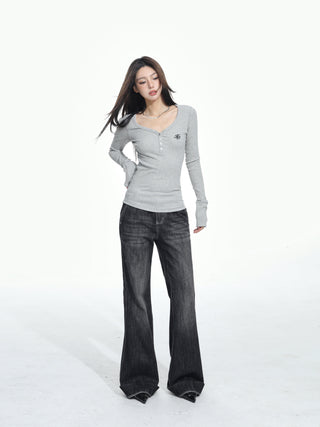 V-neck slim knitted sweater