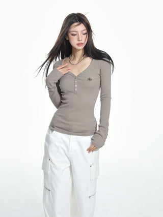 V-neck slim knitted sweater