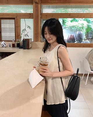 Sleeveless blouse - 2 colors