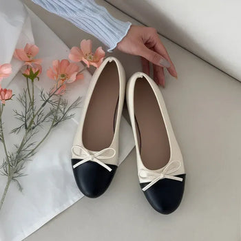 Ribbon Two-Tone Flat Shoes