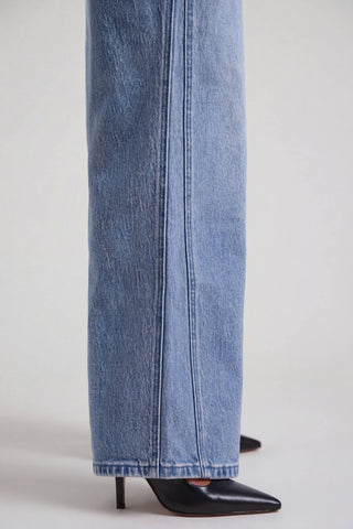 Low-Rise Wide-Leg Jeans in Vintage Wash