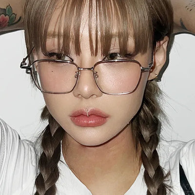Square line silver-rimmed glasses,
