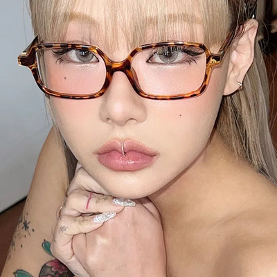 Basic Frame Horn-Rimmed Glasses