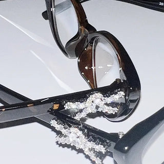 Rash jewel horn-rimmed glasses,