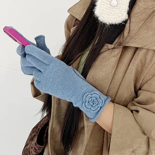 Flower knit gloves