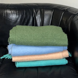 Wide basic color scarf color winter year-end look