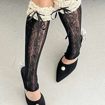 Black antique knee socks for a year-end look and Christmas party.