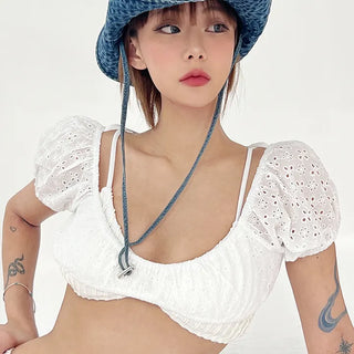 Punching crop blouse