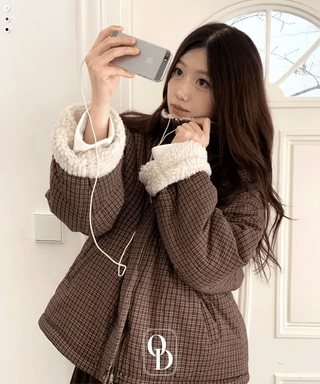Breeze Latte two-tone check fleece high-neck collar neck two-way loose-fit padded jumper