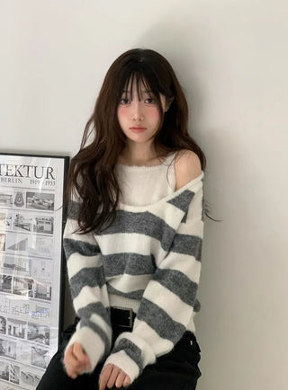 Moirin sleeveless layered color-block striped loose-fit V-neck knit