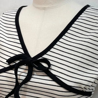 Mew Lovely Ribbon V-Neck Short Sleeve Boneless Short Sleeve T-Shirt