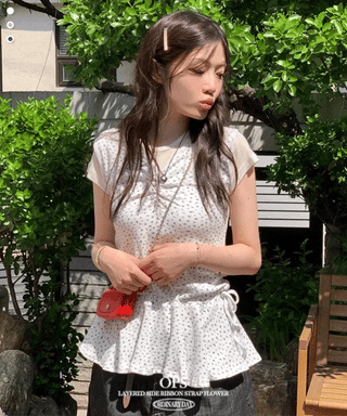 Seasoned shirring vintage flower ribbon strap sleeveless bustier layered flare mini dress