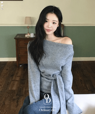 Awai drape off-shoulder waist strap outer fleece long sleeve knit t-shirt