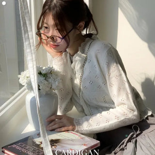 Umito Frill Vintage Flower Punching Loose Fit Wave Long Sleeve Knit Cardigan