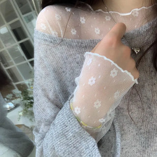 Poeni Wave Small Flower Flower Lace See-through Layered Long Sleeve T-shirt