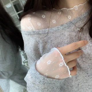 Poeni Wave Small Flower Flower Lace See-through Layered Long Sleeve T-shirt