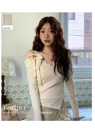 Lips Diagonal Team Ribbon One Shoulder Long Sleeve T-Shirt