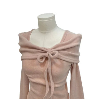 Shabby ribbon shirring loose fit off-shoulder wave long sleeve knit