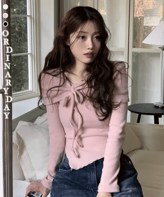 Shabby ribbon shirring loose fit off-shoulder wave long sleeve knit