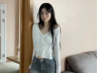 Lily's Two-Way Button V-Neck Golji Cardigan