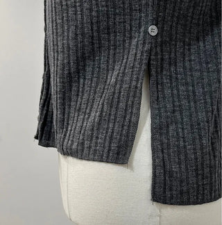 Lily's Two-Way Button V-Neck Golji Cardigan