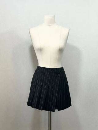 And Classic Herringbone Stripe Pleated Button Mini Skirt