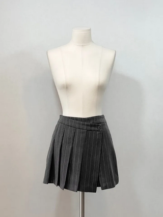 And Classic Herringbone Stripe Pleated Button Mini Skirt