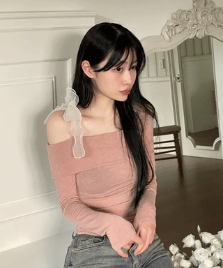 Wellin Off-Shoulder Uneven Ribbon Long-Sleeve T-Shirt in