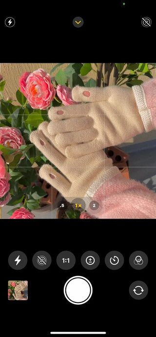 Colorful lettering patch touch gloves