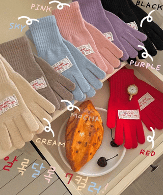 Colorful lettering patch touch gloves