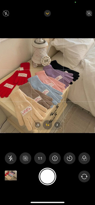 Colorful lettering patch touch gloves