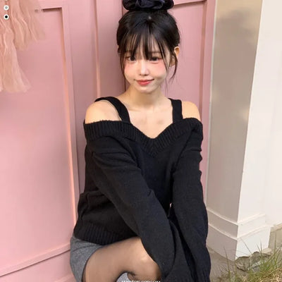 Delua off-shoulder strap long-sleeved knit