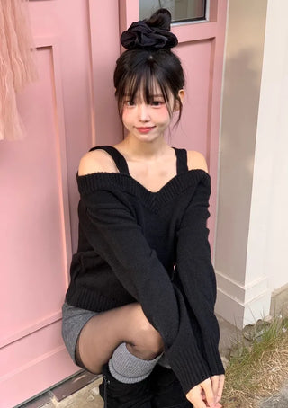 Delua off-shoulder strap long-sleeved knit