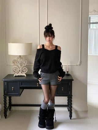 Delua off-shoulder strap long-sleeved knit