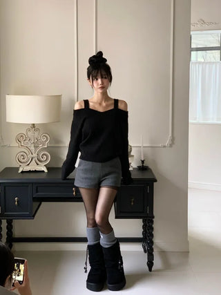 Delua off-shoulder strap long-sleeved knit