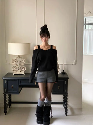 Delua off-shoulder strap long-sleeved knit