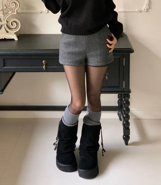 Delua off-shoulder strap long-sleeved knit