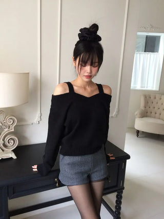 Delua off-shoulder strap long-sleeved knit