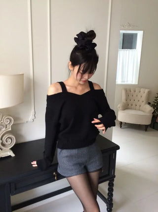 Delua off-shoulder strap long-sleeved knit
