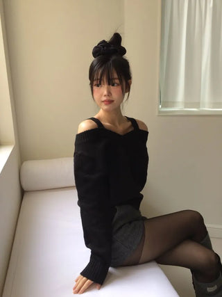 Delua off-shoulder strap long-sleeved knit