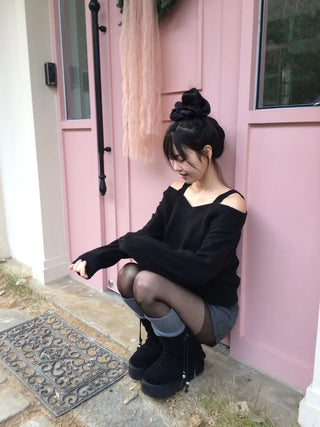 Delua off-shoulder strap long-sleeved knit